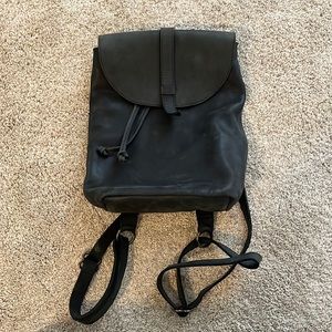 live fashionABLE black leather backpack